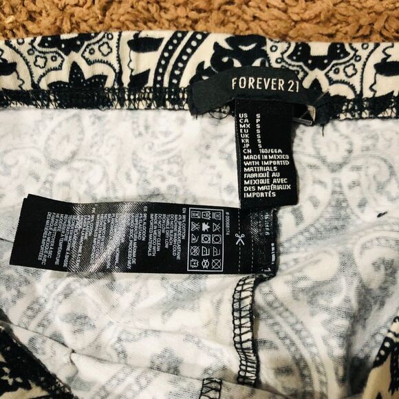 Forever 21 Women’s High Rise Stretch Long Leggings Pants Print Black White Small - Picture 5 of 5